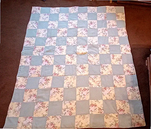 COUNTRY COTTAGE SPRING FLORAL ROSES PATCHWORK THROW QUILT & PILLOW - BRAND NEW