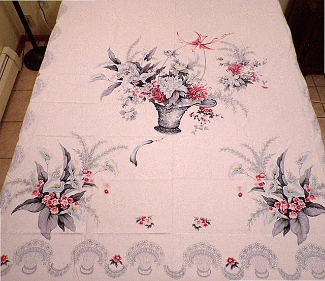 Floral Lightweight Spring Summer Coverlet Full Size 78" x 86" New Without Tags