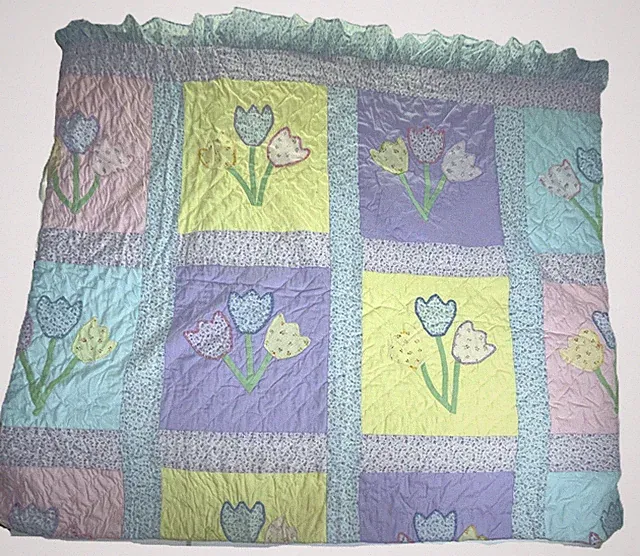 Twin Tulip Quilt with Ruffle Pastel 95” x 73” Spring Summer Bedding Floral