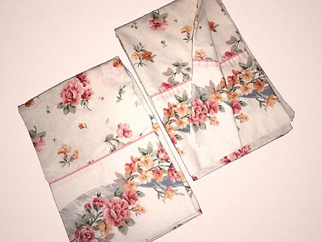 VINTAGE SPRINGS FLORAL BORDER PINK GREEN RUST (2 STANDARD PILLOWCASES 19X29
